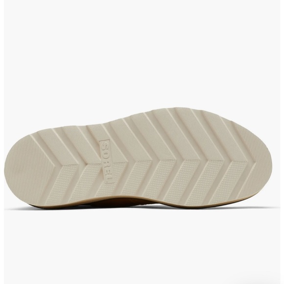 Sorel women’s Hi-Line Chelsea Boot - Picture 7 of 8